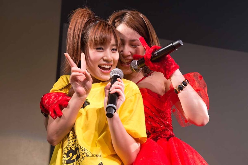 左から仙石みなみ、吉川友。