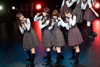 左から新内眞衣、大和里菜、衛藤美彩、川後陽菜。