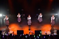 左から伊藤万理華、星野みなみ、斉藤優里、中田花奈、川後陽菜。