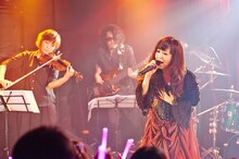 yucat with PARADOX「PARALLEL LIVE vol.4 ～闇深シ、我何想フ～」の様子。