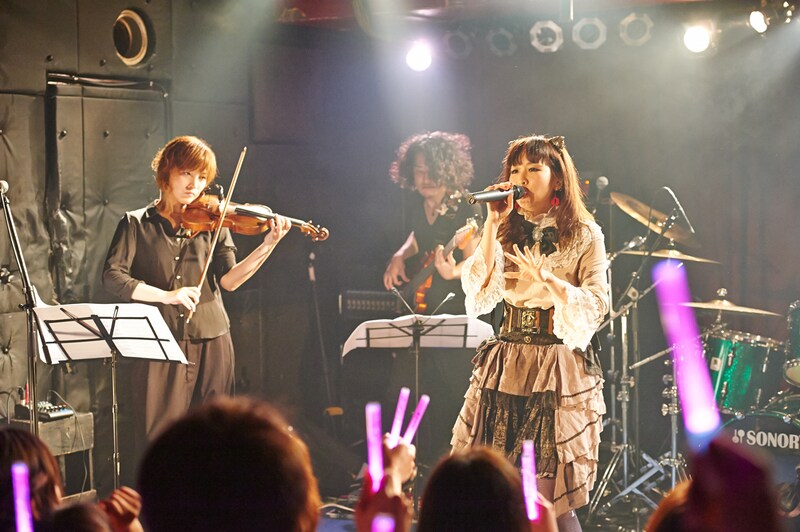 yucat with PARADOX「PARALLEL LIVE vol.4 ～闇深シ、我何想フ～」の様子。