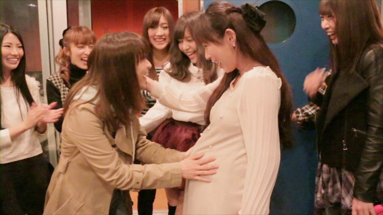AKB48「今日までのメロディー」PVのワンシーン。 (c)AKS
