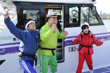 左から武井壮、振分親方、指原莉乃。 (c)テレビ朝日