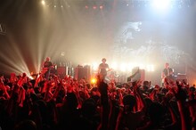 J「Thank You AX!! Good Bye AX!!」5月4日公演の様子。