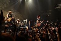 J「Thank You AX!! Good Bye AX!!」5月4日公演の様子。