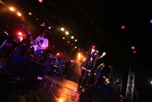 「アーバンギャルドのディストピア2014 ～新・前衛都市の憲法記念日～」新宿BLAZE公演の様子。