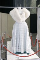 「大島優子ミュージアム」に展示されている大島優子の衣装。 (c)AKS