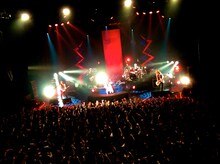 「Angelo Tour 2014 『AWAKENING THE NEW VARIETIES』」赤坂BLITZ公演の様子。