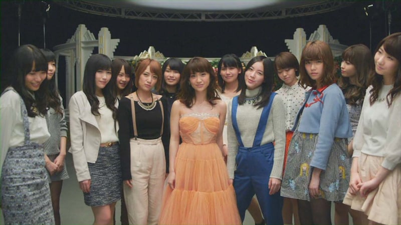AKB48「今日までのメロディー」PVのワンシーン。 (c)AKS
