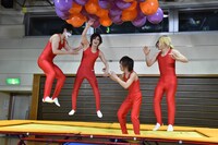 「頭を使え！トランポリンで100万円GET!」撮影中の様子。