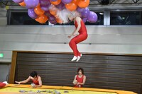 「頭を使え！トランポリンで100万円GET!」撮影中の様子。