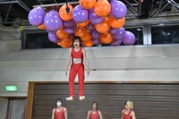 「頭を使え！トランポリンで100万円GET!」撮影中の様子。