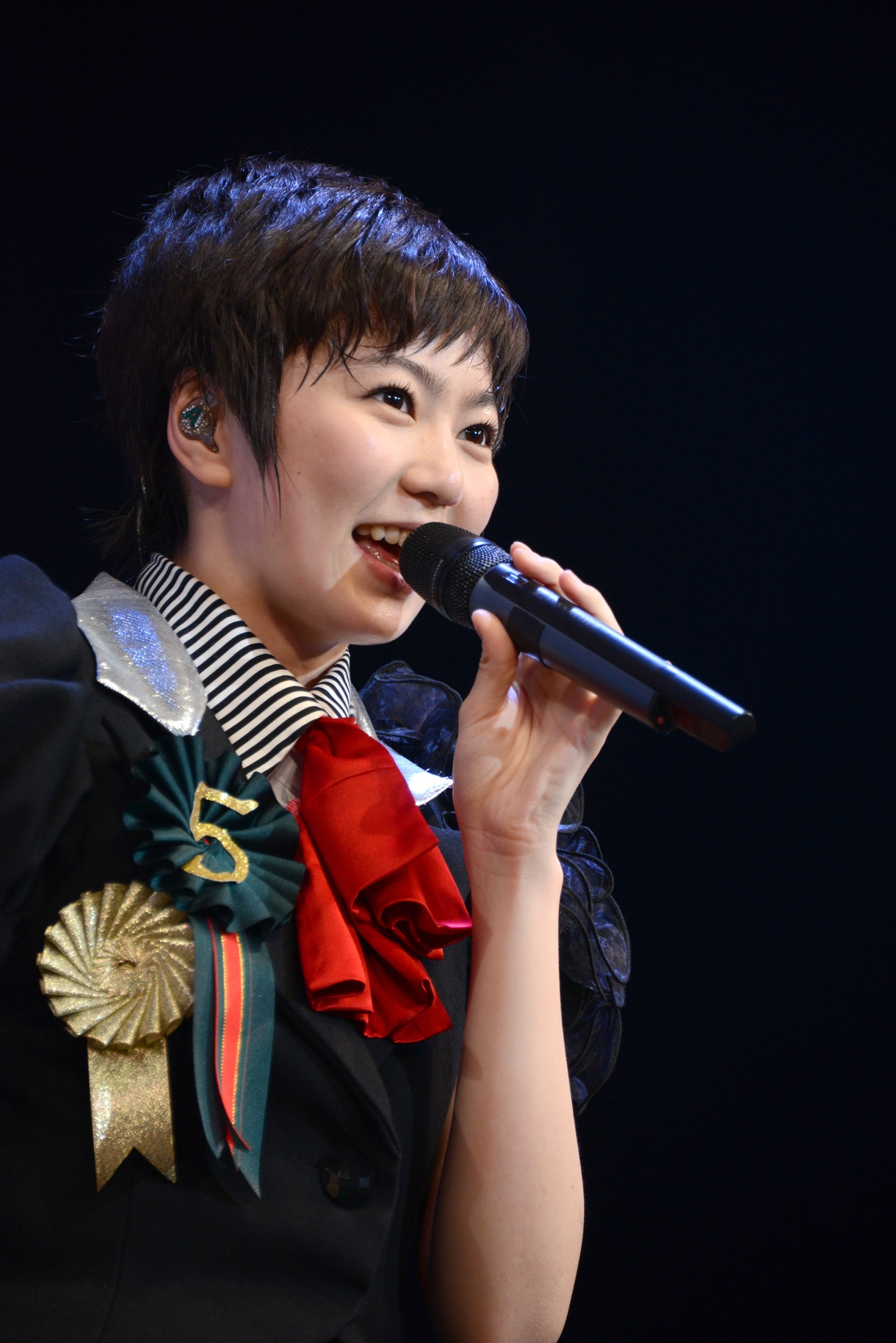 安本彩花