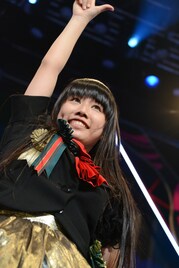 一球入魂！エビ中ぁぃぁぃ、カープ×日ハム戦のマウンドへ