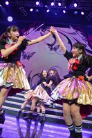 「仮契約のシンデレラ」歌唱シーン。