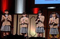 左からトーク委員長の野津友那乃、プロデュース委員長の水野由結、気合委員長の田口華、生徒会長の菊地最愛。