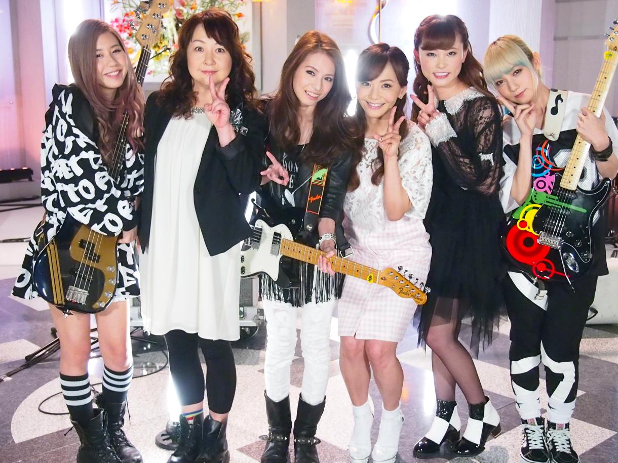 「僕らの音楽」収録時のSCANDAL、華原朋美、富田京子。