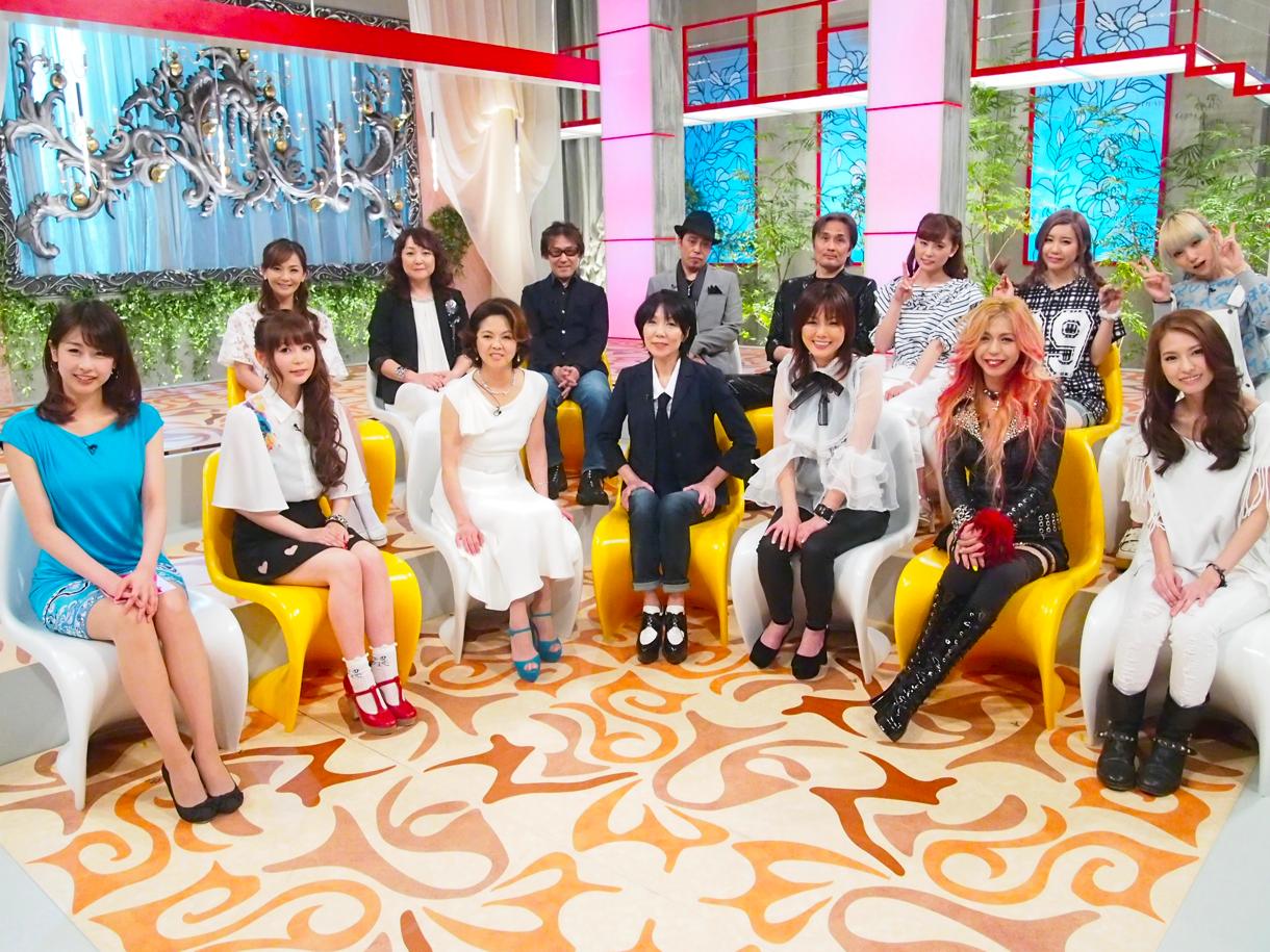山下久美子、大澤誉志幸、NOKKO、土橋安騎夫、中川翔子、寺田恵子、SCANDAL、相川七瀬、織田哲郎、華原朋美、富田京子、フジテレビアナウンサー加藤綾子によるトークの様子。