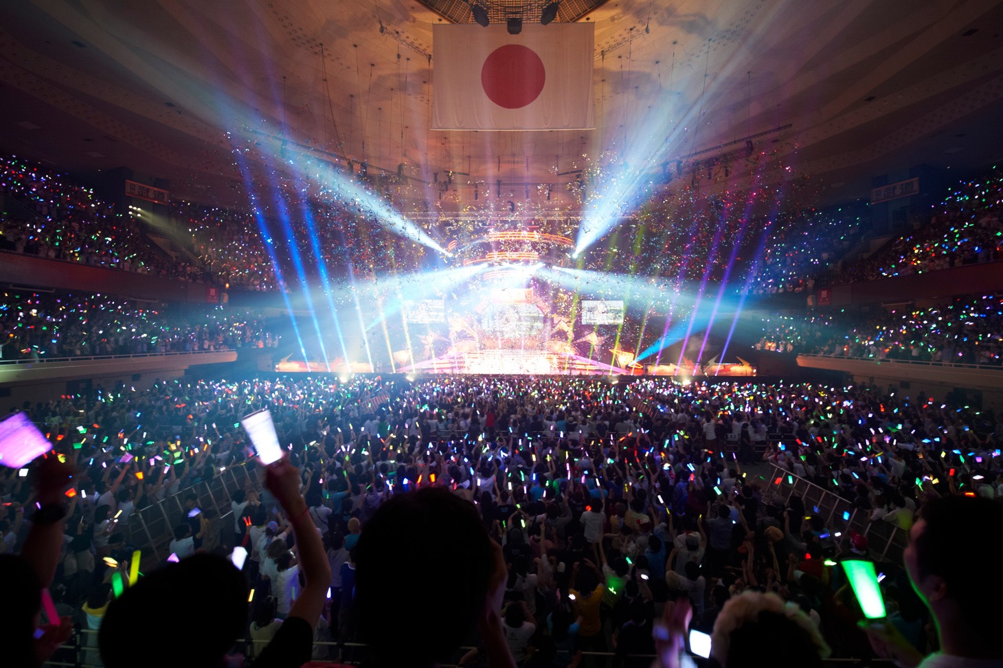 でんぱ組.inc「ワールドワイド☆でんぱツアー2014 in 日本武道館 ～夢で終わらんよっ！～」の様子。