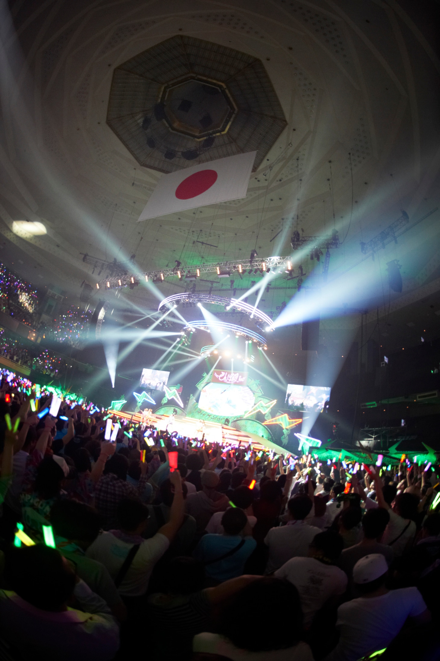でんぱ組.inc「ワールドワイド☆でんぱツアー2014 in 日本武道館 ～夢で終わらんよっ！～」の様子。