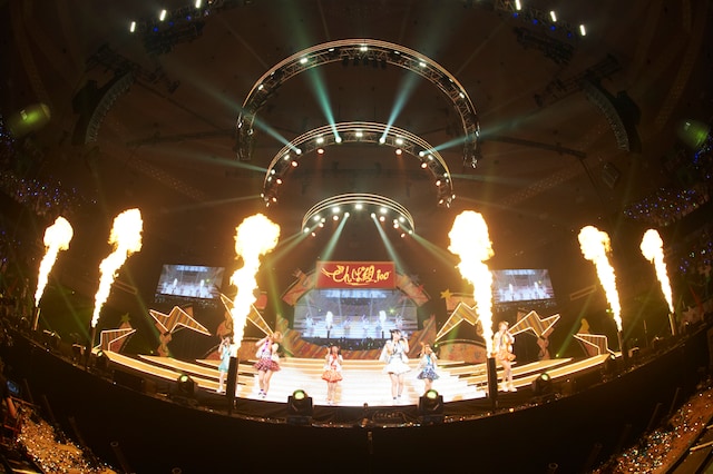 「ちゅるりちゅるりら」を披露するでんぱ組.inc。