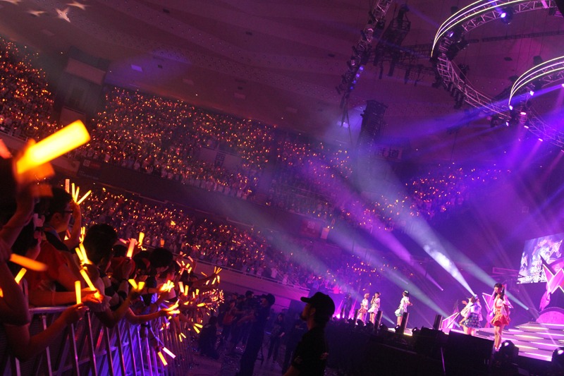 でんぱ組.inc「ワールドワイド☆でんぱツアー2014 in 日本武道館 ～夢で終わらんよっ！～」の様子。