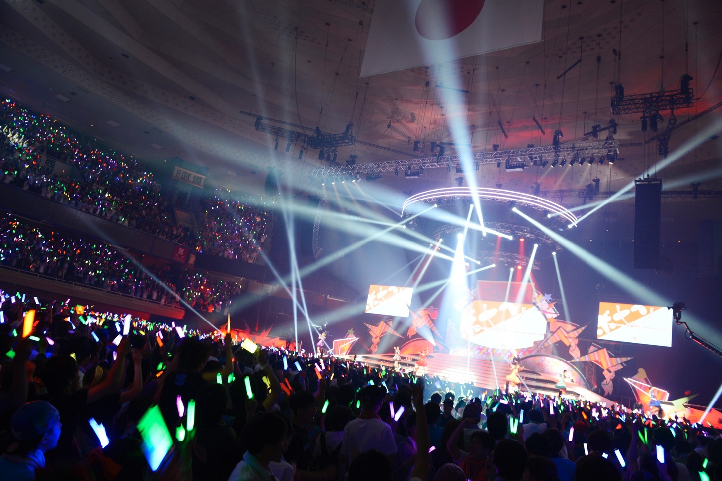 でんぱ組.inc「ワールドワイド☆でんぱツアー2014 in 日本武道館 ～夢で終わらんよっ！～」の様子。