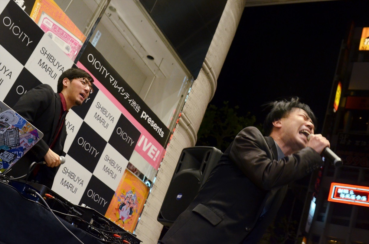（左から）tofubeatsと藤井隆。