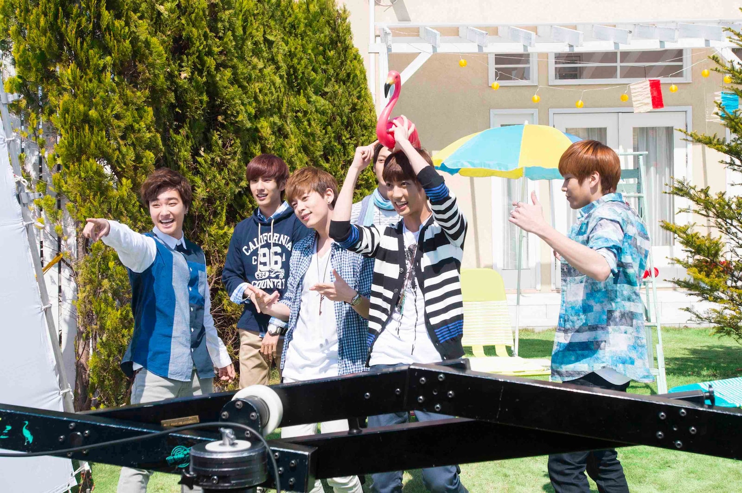 BOYFRIEND「スタートアップ！」PVの撮影風景。