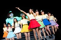 「Cosmic You」でセンターを務める安斉奈緒美。