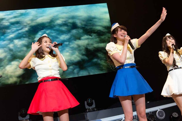 パッセンジャーから誕生日を祝福される安斉奈緒美と藤本有紀美。