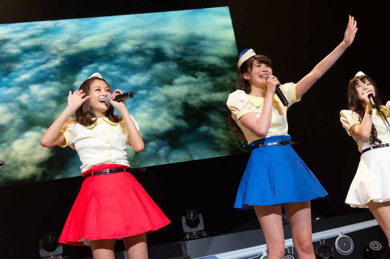 パッセンジャーから誕生日を祝福される安斉奈緒美と藤本有紀美。