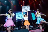 左から奥仲麻琴、岩村捺未、増井みお。