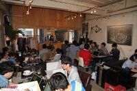 さいとうまりなのカフェライブの様子。