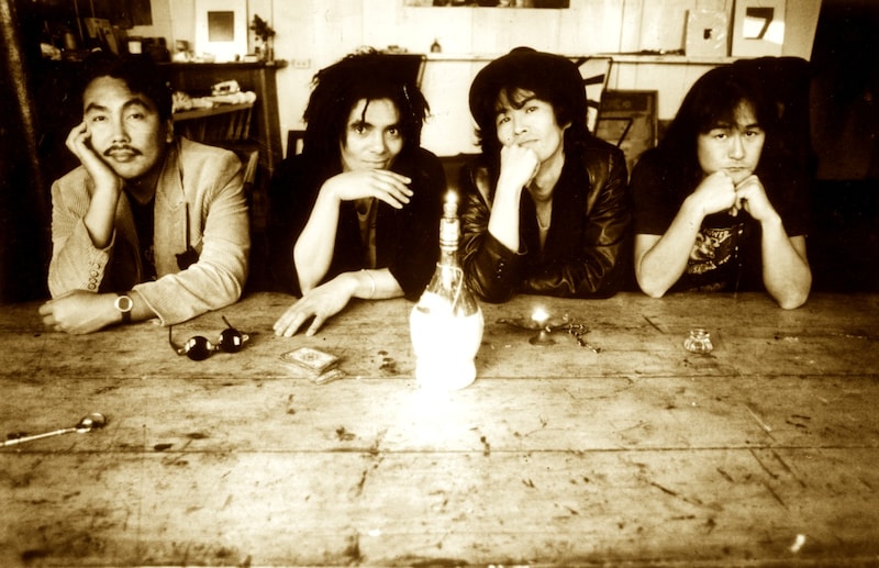 TEARDROPS。右から2番目が青木真一。