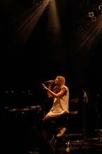 「5th Anniversary 阿部真央らいぶ “お力添え、願います。” ツアー2014」東京・Zepp Tokyo公演でのAimer。