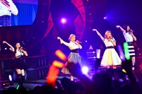 左から清水佐紀、菅谷梨沙子、夏焼雅、熊井友理奈。