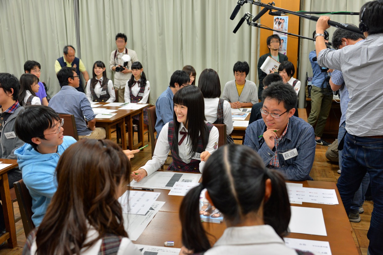 麻布高校討論部×「乃木坂と、まなぶ」討論会の様子。