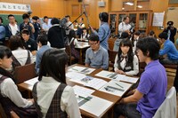 麻布高校討論部×「乃木坂と、まなぶ」討論会の様子。