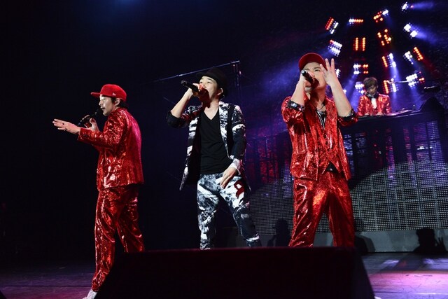 HOME MADE 家族とSEAMO。