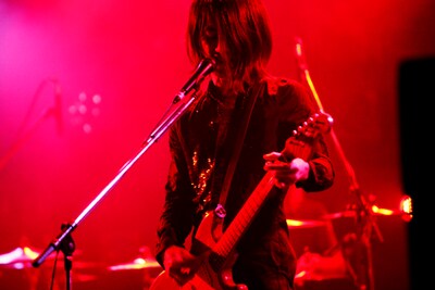 kazuhiro momo（Vo, G）（撮影：石川浩章）