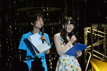 司会を務めた吉田尚記、松井咲子（左から）。