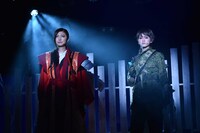 「Berryz工房10周年記念舞台 演劇女子部『ミュージカル戦国自衛隊』」のワンシーン。