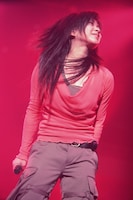 宇多田ヒカル「Utada Hikaru in Budokan 2004 ヒカルの5」公演の様子。