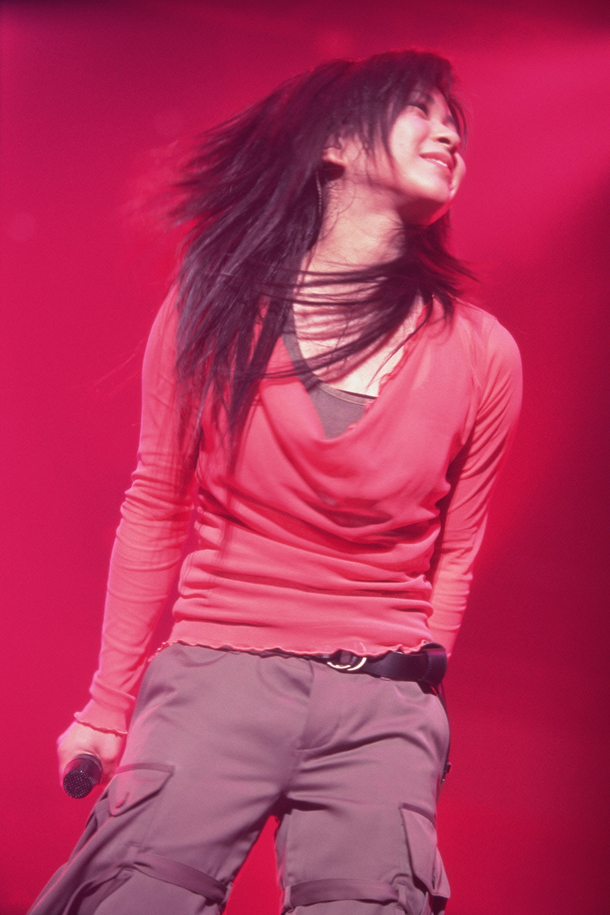 宇多田ヒカル「Utada Hikaru in Budokan 2004 ヒカルの5」公演の様子。