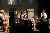 「亀子の部屋」でベースにまつわるさまざまな質問に答える近藤隆久編集長、ハマ・オカモト、亀田誠治。
