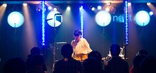 AZUMA HITOMIが今年4月9日に東京・TSUTAYA O-nestにてライブを行った様子。