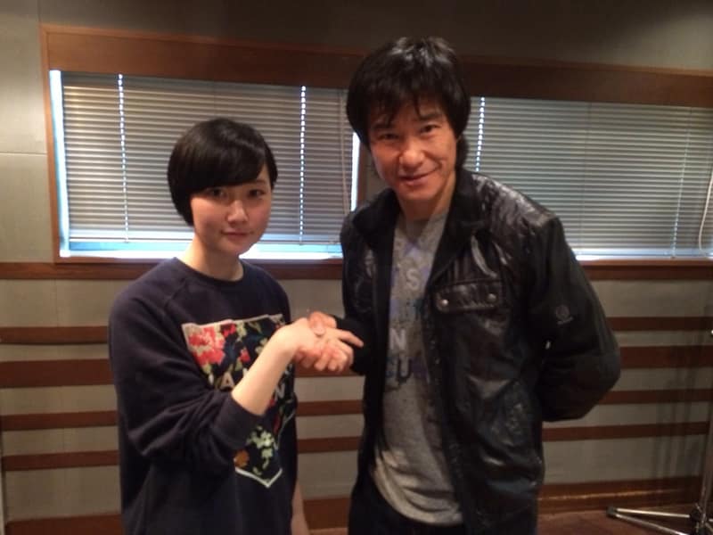 左からbomi、中山雅史。