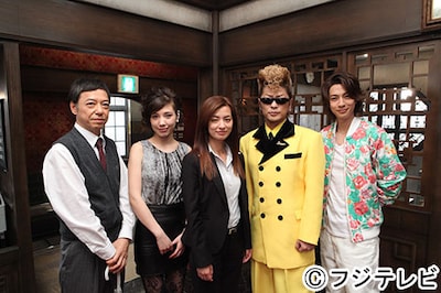 左から板尾創路、仲里依紗、尾野真千子、綾小路翔、三浦翔平。