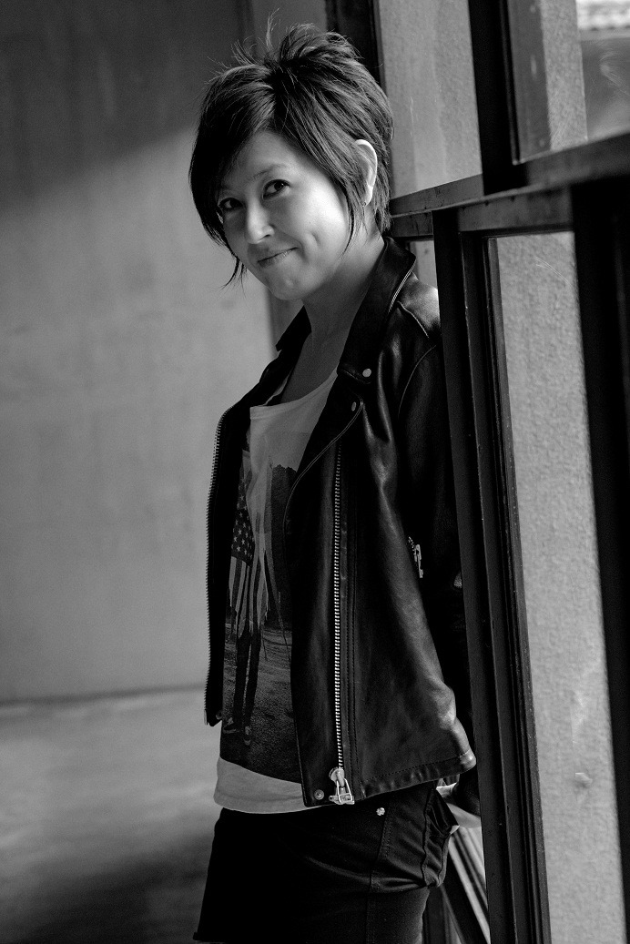 岸谷香